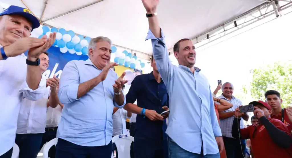 Vicentinho Júnior lança pré-candidatura ao Senado durante Romaria do Senhor do Bonfim, ao lado de Laurez e Eduardo Siqueira Campos