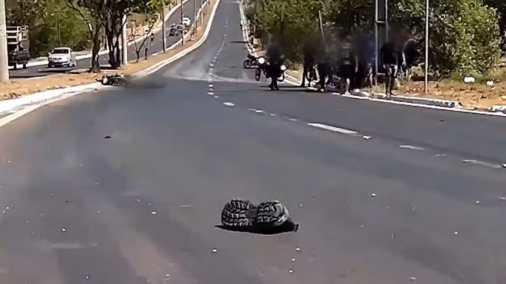 Motociclista morre após bater em poste durante tentativa de ultrapassagem em Palmas