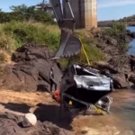 Primeiro veículo é retirado do Rio Tocantins após desabamento da ponte Juscelino Kubitschek