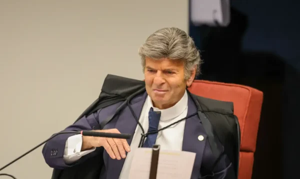 Fux cita incompetência do STF para julgar ação contra Bolsonaro