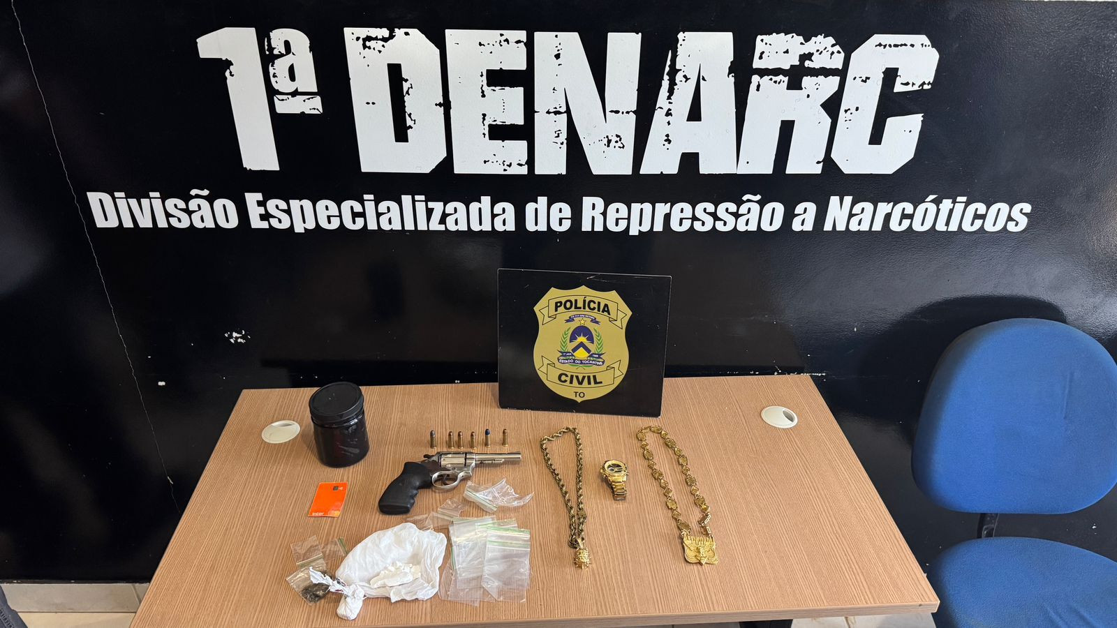 Polícia Civil cumpre mandados e apreende drogas, arma e joias durante Operação Protetor em Palmas