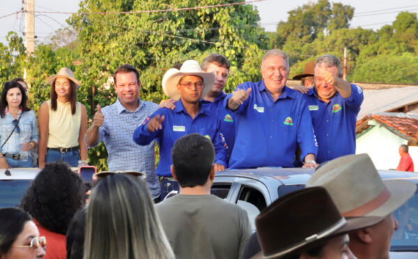 Governador Laurez Moreira participa da Cavalgada de Cristalândia durante a 2ª ExpoCristal