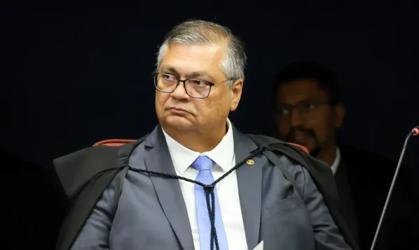 Flávio Dino assume relatoria de ação da Câmara em defesa de Ricardo Ayres no STF