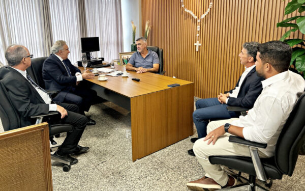 Laurez Moreira faz primeira visita oficial à Assembleia Legislativa após assumir governo interino