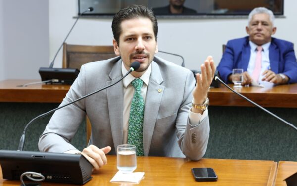 Polícia Federal aponta suposto esquema de cestas básicas e ofícios de deputado para evitar investigações