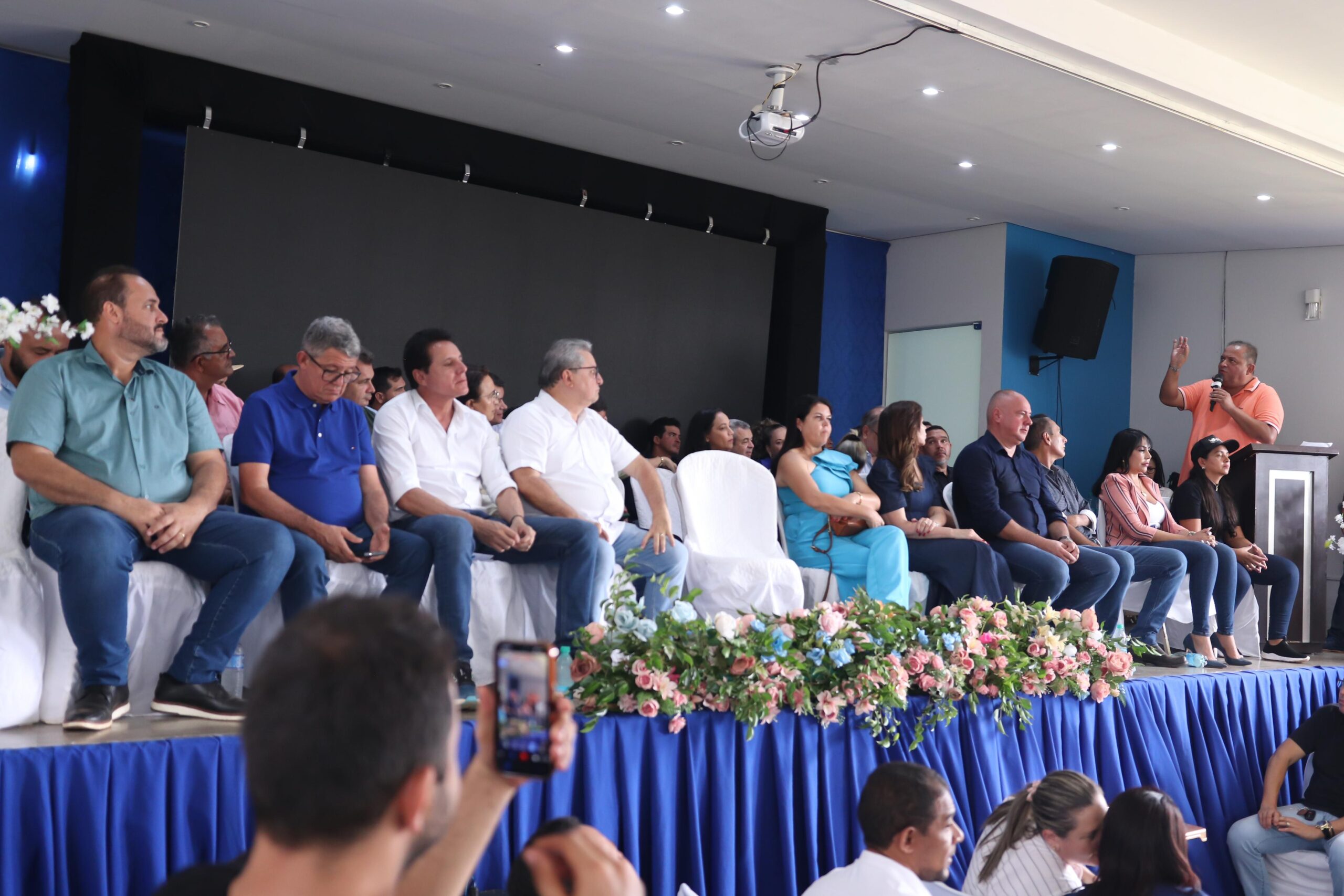 Senador Eduardo Gomes defende união e anuncia investimentos em grande encontro com lideranças do Vale do Araguaia