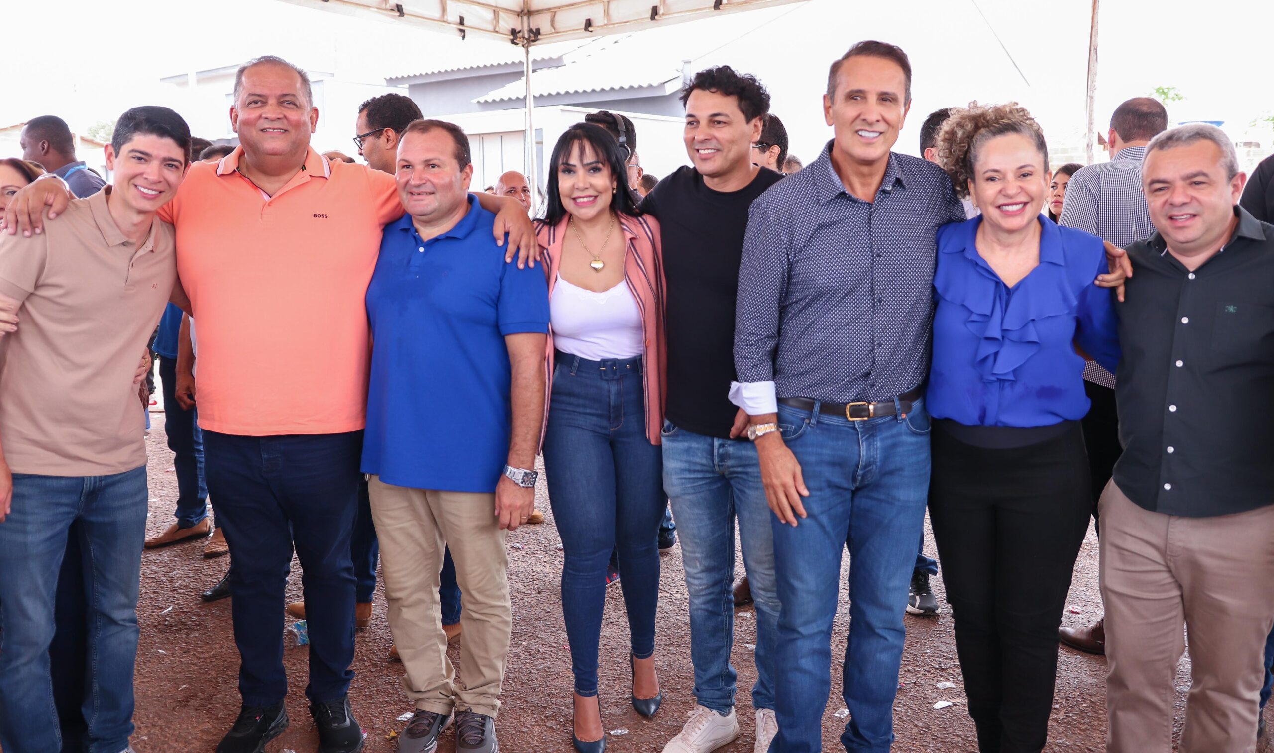 Senador Eduardo Gomes defende união e anuncia investimentos em grande encontro com lideranças do Vale do Araguaia Senador Eduardo Gomes defende união e anuncia investimentos em grande encontro com lideranças do Vale do Araguaia