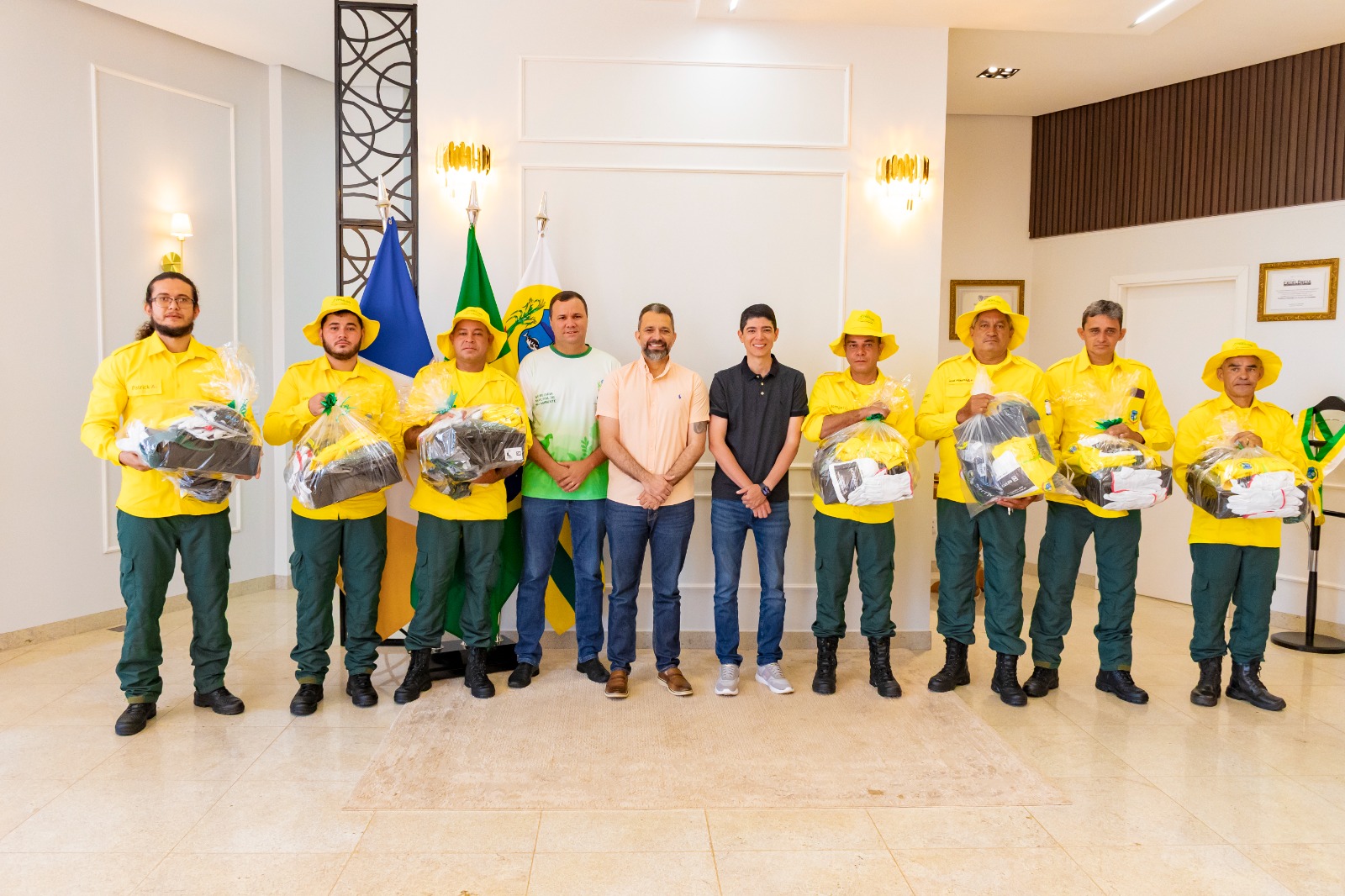 Paraíso do Tocantins entrega novos uniformes e EPIs para brigadistas de incêndios florestais