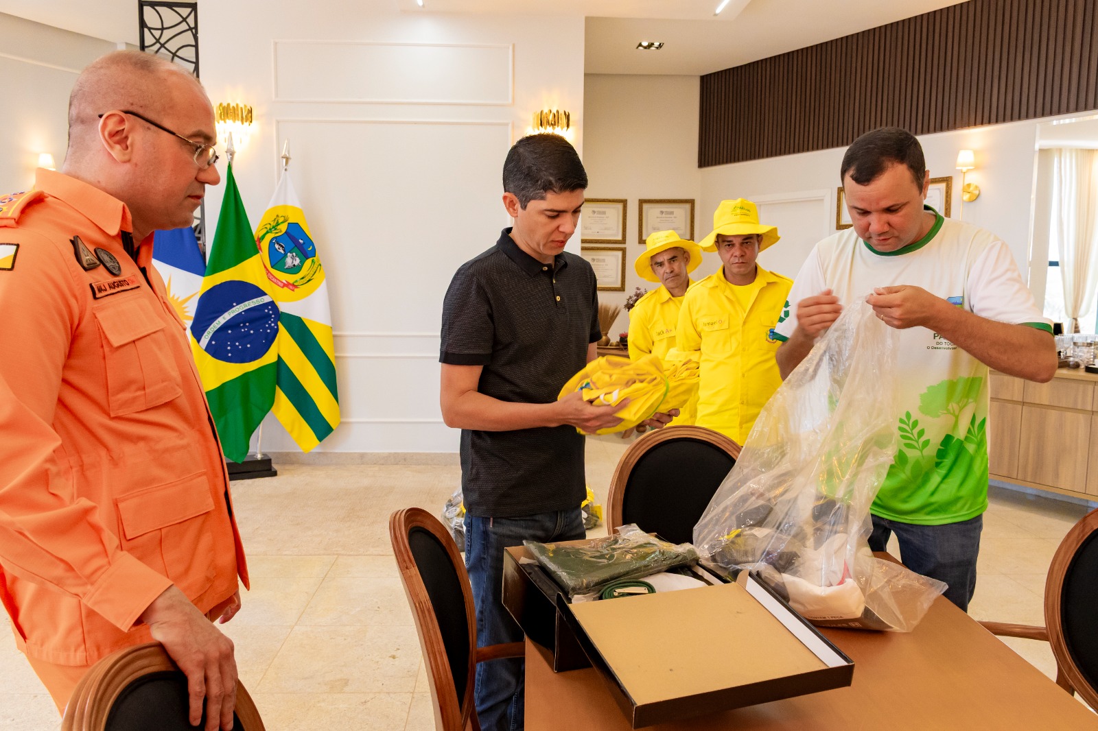 Paraíso do Tocantins entrega novos uniformes e EPIs para brigadistas de incêndios florestais