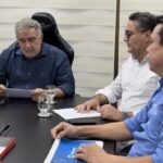 Laurez Moreira passa a noite em reuniões no Palácio para definir secretariado e próximas ações do governo