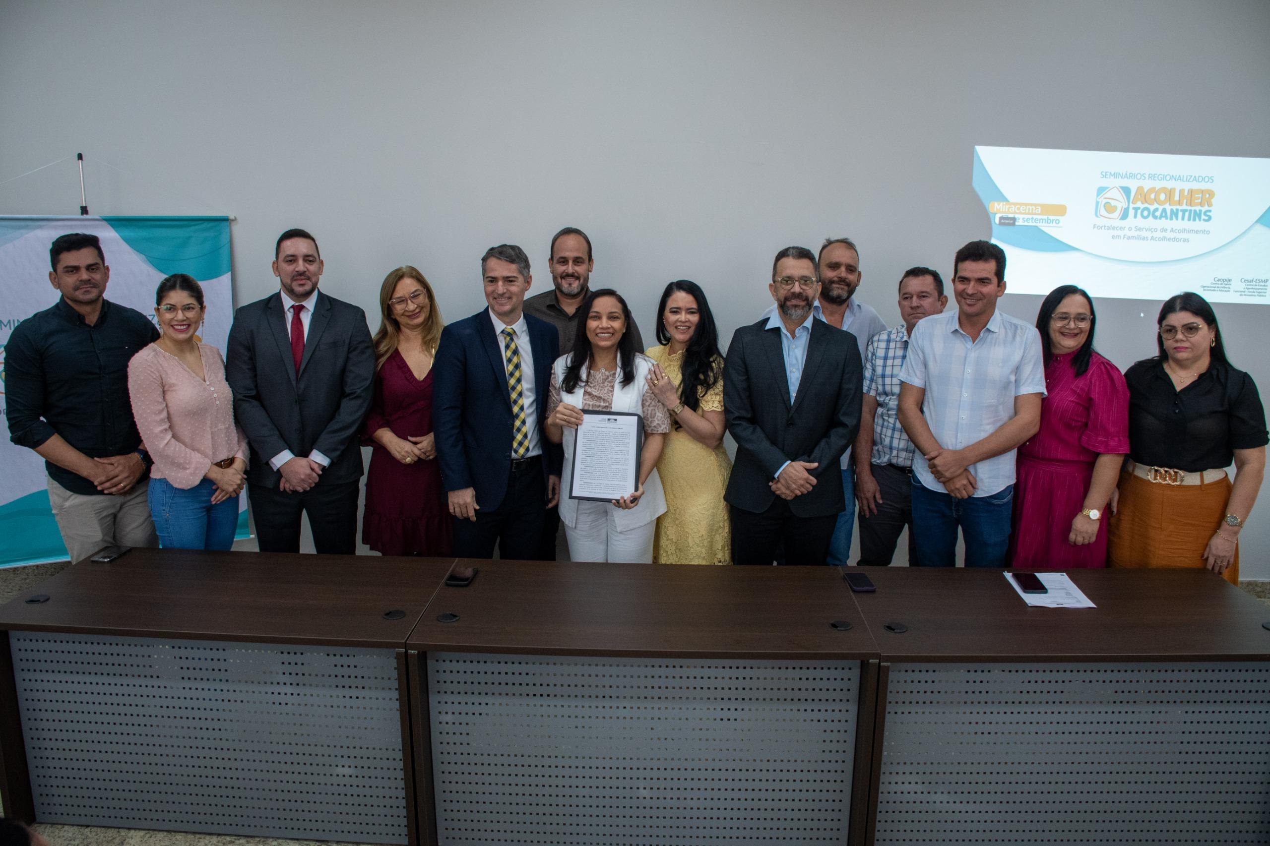 Paraíso participa de seminário do MPTO sobre fortalecimento do Serviço de Família Acolhedora Paraíso participa de seminário do MPTO sobre fortalecimento do Serviço de Família Acolhedora