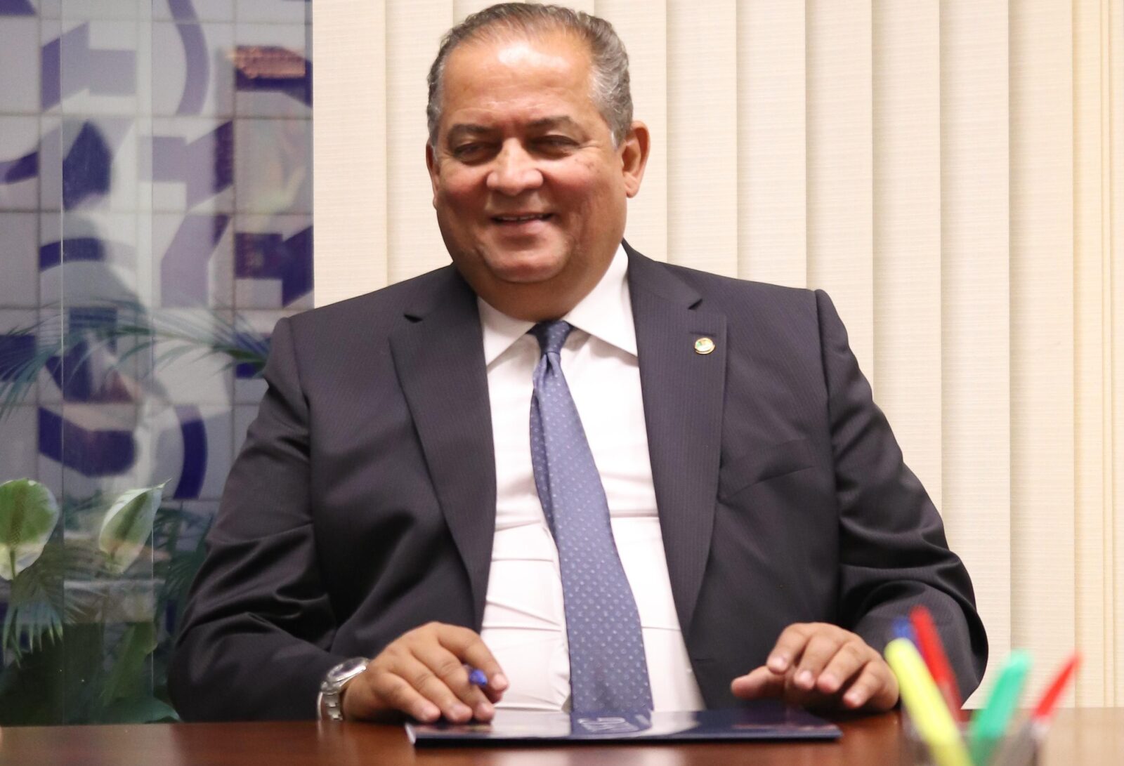 Senador Eduardo Gomes garante recursos para obras no balneário de Figueirópolis e campo society em Carmolândia