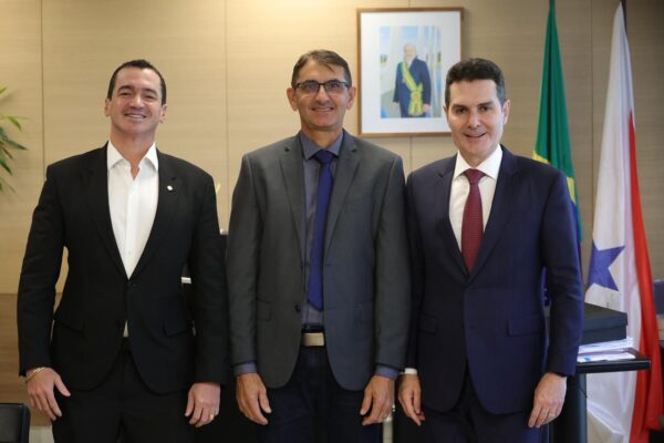 Alexandre Guimarães e Saulo Borges buscam soluções para déficit habitacional em Bandeirantes/TO