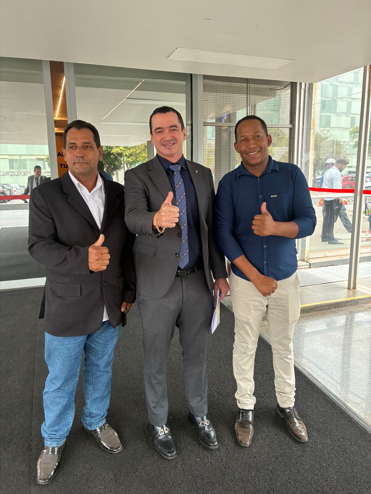 Deputado Alexandre Guimarães acompanha vereadores de Lavanderia em agenda no Ministério de Minas e Energia