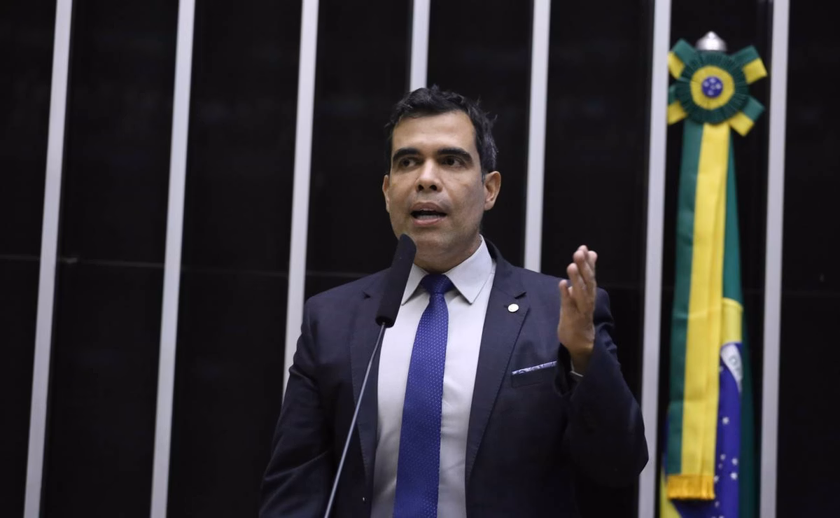 Deputado Ricardo Ayres é alvo de operação da PF que apura desvios em contratos de cestas básicas no Tocantins