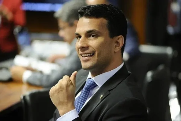 Senador Irajá Abreu critica governo do Tocantins após afastamento de Wanderlei Barbosa