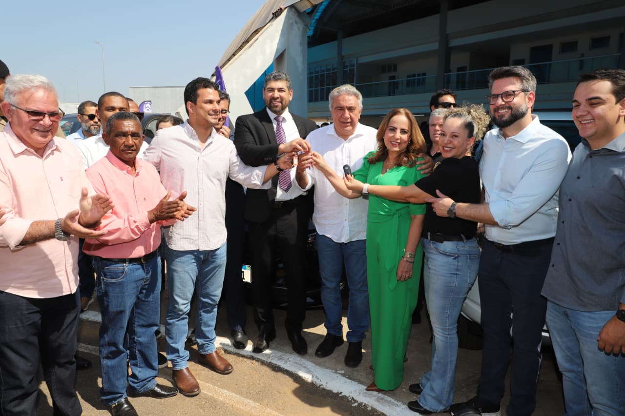 Governador Laurez Moreira entrega viaturas à Polícia Civil e assina ordem de serviço para retomada do Hospital Geral de Gurupi