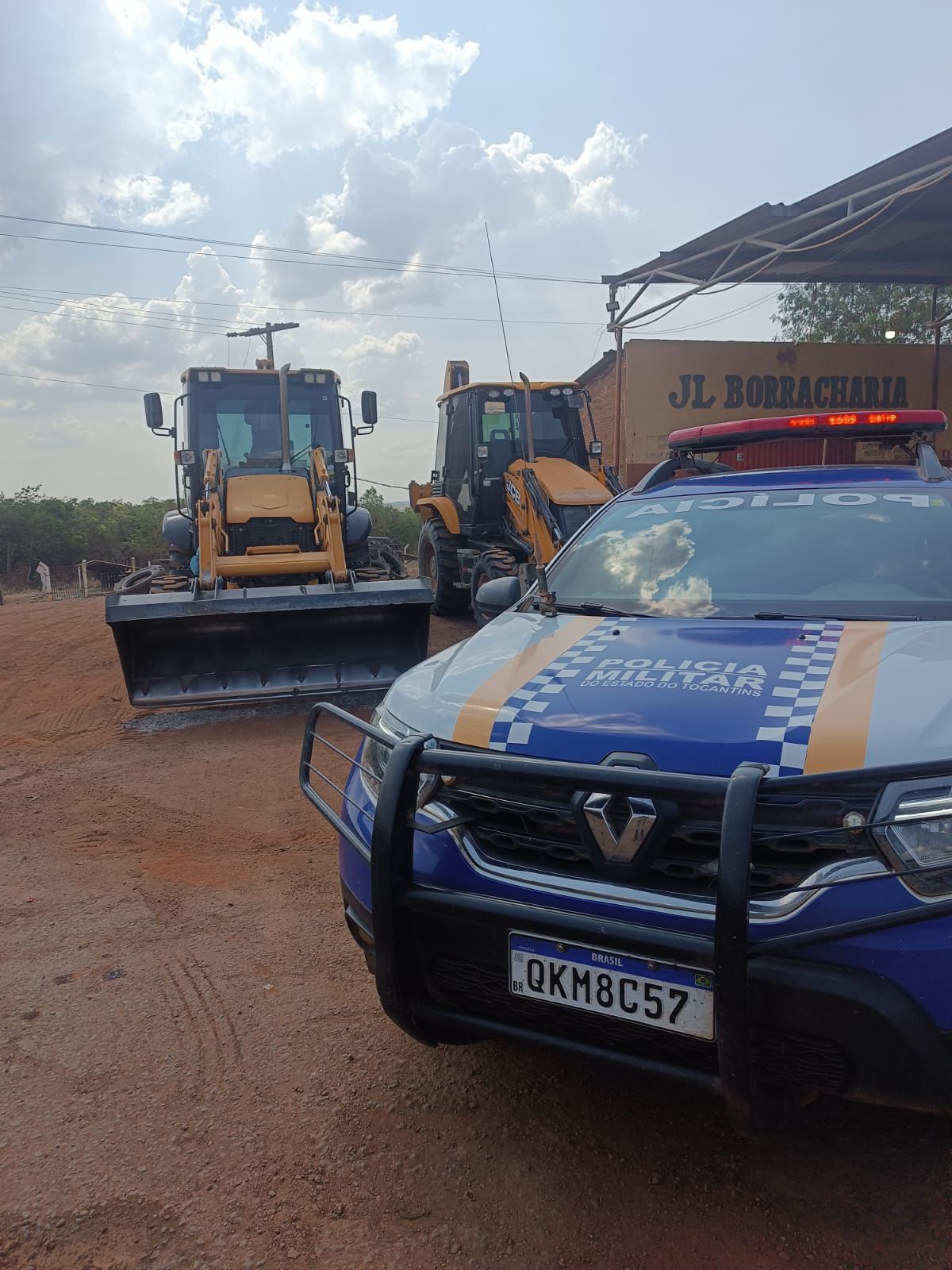 Polícia Militar recupera retroescavadeiras furtadas em propriedade rural de Peixe