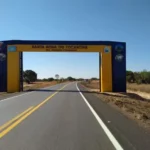 Chuva forte derruba parte do portal de entrada de Santa Rosa do Tocantins; estrutura havia custado quase R$ 400 mil