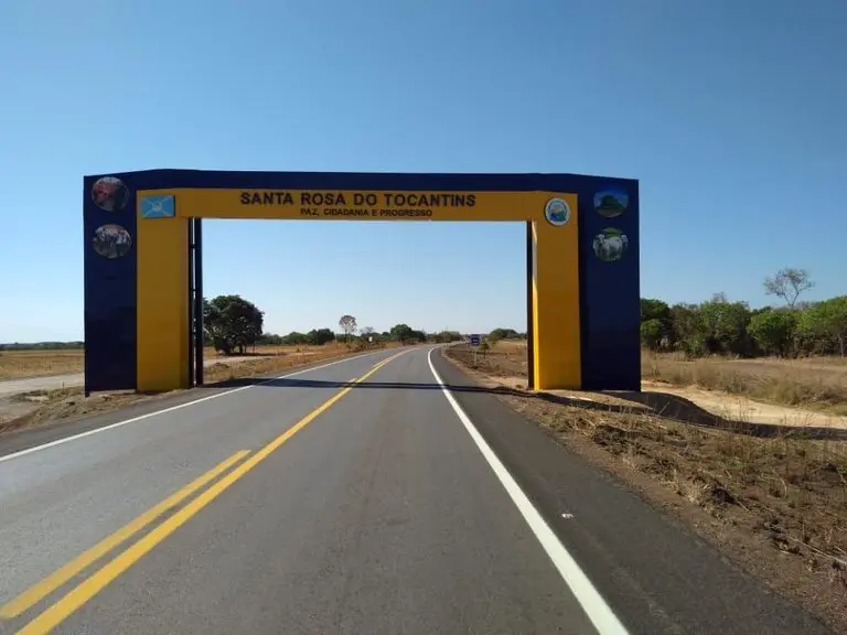 Chuva forte derruba parte do portal de entrada de Santa Rosa do Tocantins; estrutura havia custado quase R$ 400 mil
