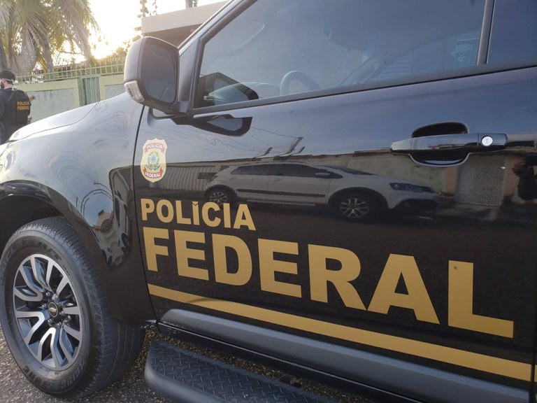 Polícia Federal desarticula esquema de fraude em empréstimos consignados da Caixa
