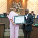 Secretária Thaís Helena recebe Moção de Aplausos da Câmara de Vereadores de Paraíso