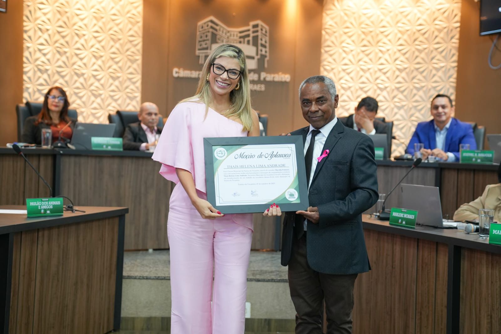 Secretária Thaís Helena recebe Moção de Aplausos da Câmara de Vereadores de Paraíso