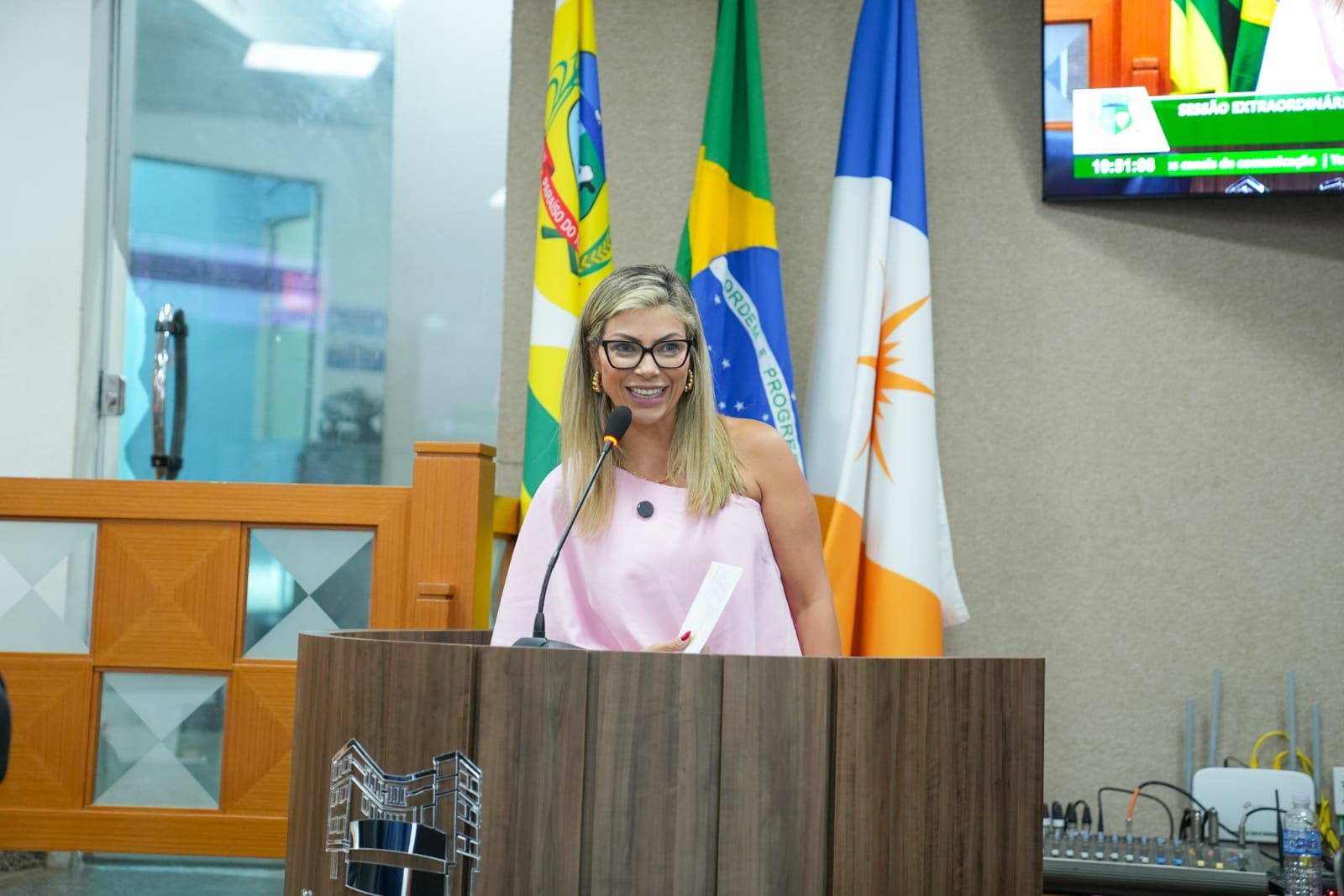 Secretária Thaís Helena recebe Moção de Aplausos da Câmara de Vereadores de Paraíso