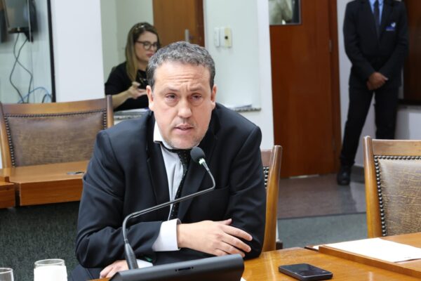 Deputado Danilo Alencar garante avanço histórico em políticas públicas para pessoas com autismo no Tocantins