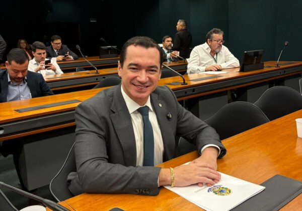 Deputado Alexandre Guimarães relata projeto que reforça segurança de pedestres com deficiência no trânsito