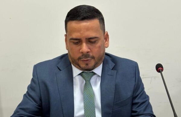 Vereador Alan Coelho propõe substituição de lâmpadas queimadas em trecho próximo à rodoviária de Lagoa da Confusão