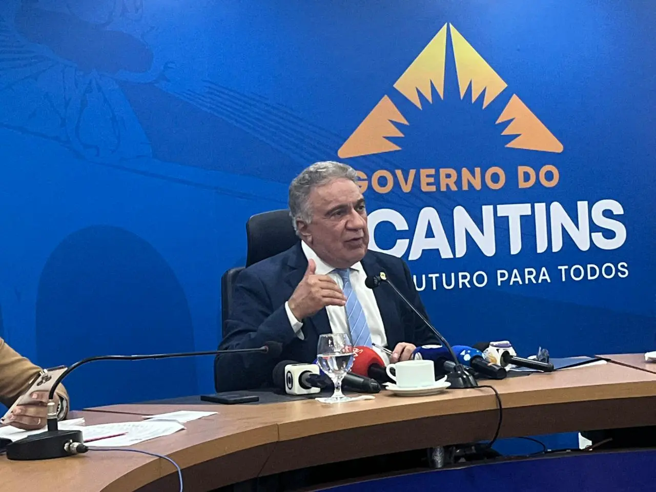 Governo Laurez diz que Estado do Tocantins enfrenta rombo de R$ 1 bilhão e anuncia decreto de emergência