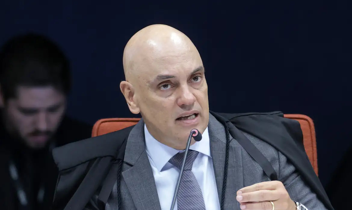 Moraes autoriza PF a interrogar Bolsonaro sobre documentos encontrados em cofres do Alvorada