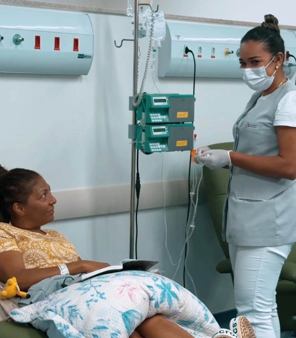Pacientes e direção do Hospital de Amor agradecem apoio do senador Eduardo Gomes, responsável por mais de R$ 137 milhões destinados à instituição Pacientes e direção do Hospital de Amor agradecem apoio do senador Eduardo Gomes, responsável por mais de R$ 137 milhões destinados à instituição
