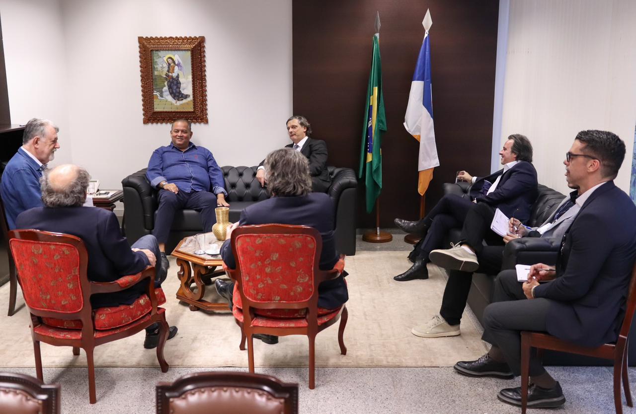 Eduardo Gomes reúne indústria do cinema para avançar regulamentação do streaming no Brasil