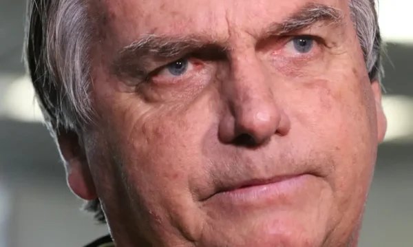 Moraes nega recurso de Bolsonaro e mantém condenação a mais de 27 anos por trama golpista