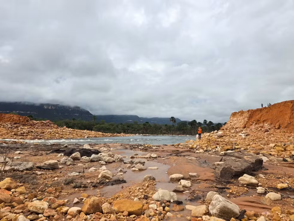 Rompimento de barragem impacta casas e deixa moradores sem água em Ponte Alta do Bom Jesus