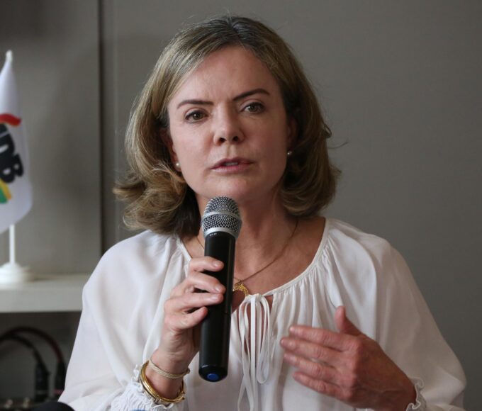 Governo federal quer fim da escala 6×1 ainda em 2026, afirma Gleisi Hoffmann