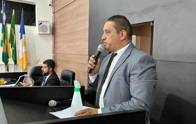 Manin do Zorra questiona antecipação de eleição da Mesa Diretora da Câmara de Dianópolis