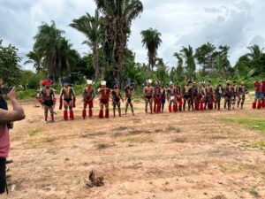 Avanilson Karajá e Hará Javaé prestigiam Hetohoky, maior ritual de passagem do povo Iny, na Aldeia São João, em Formoso do Araguaia