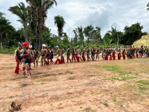 Avanilson Karajá e Hará Javaé prestigiam Hetohoky, maior ritual de passagem do povo Iny, na Aldeia São João, em Formoso do Araguaia