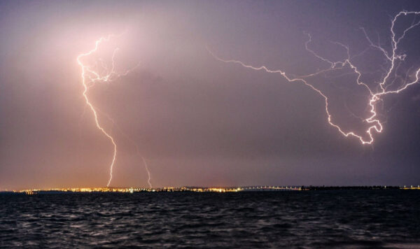 Pium, Ponte Alta, Formoso, Mateiros e Paranã lideram incidência de raios no Tocantins em janeiro