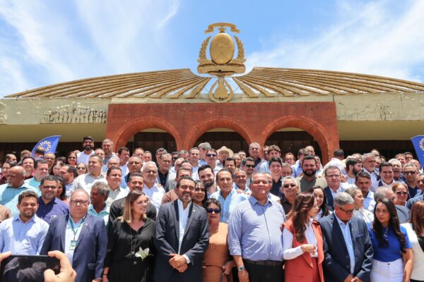 Eduardo Gomes participa de liberação de R$ 86 milhões e reforça agenda municipalista no Tocantins