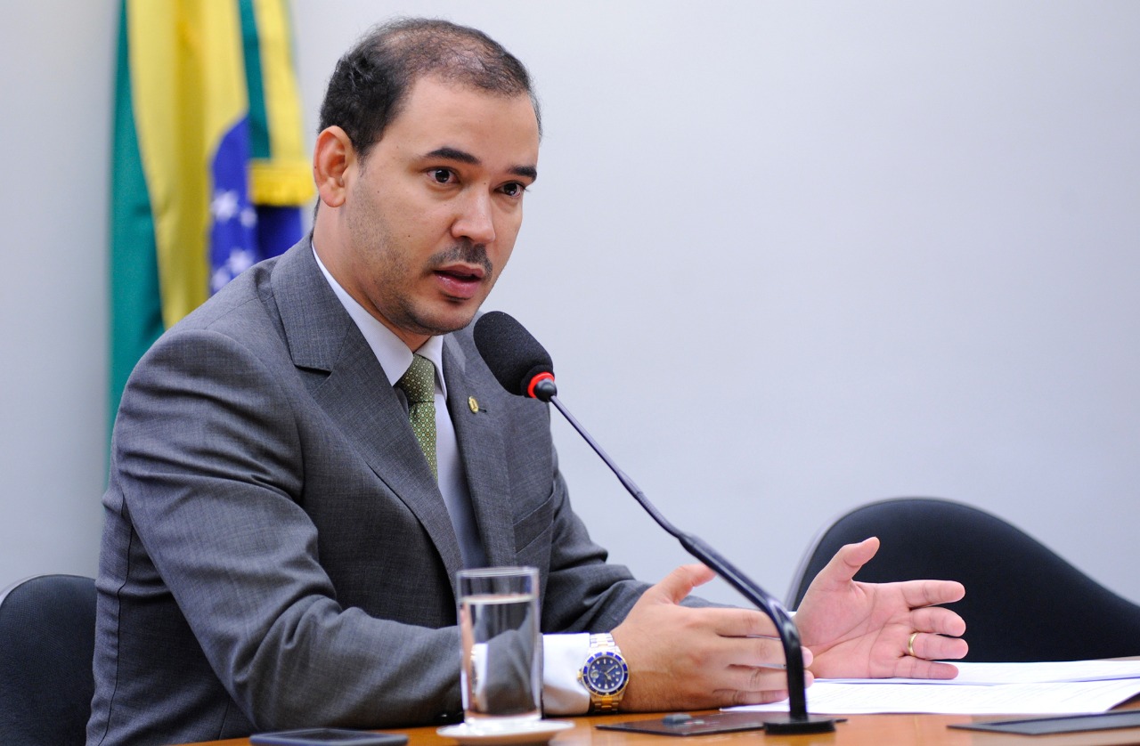 Projeto de Vicentinho Júnior cria Cadastro Nacional e garante benefícios a líderes comunitários
