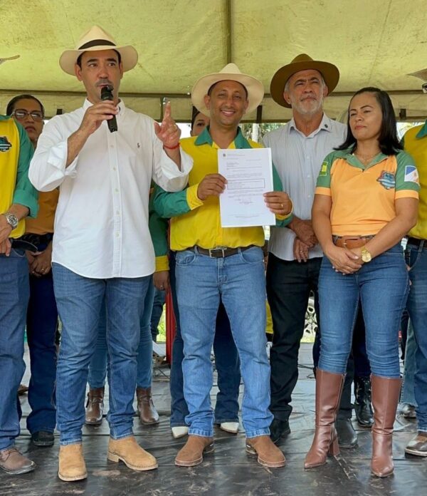 Vicentinho Júnior participa de cavalgada e garante quase R$ 1 milhão para Carrasco Bonito