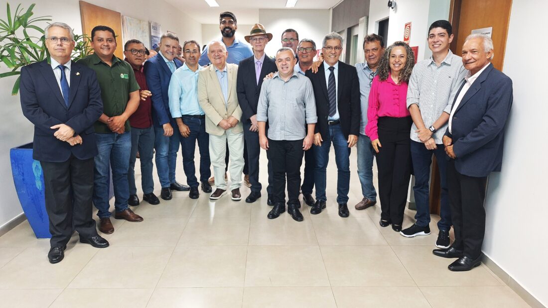 Prefeitos do Tocantins se reúnem com conselheiros do TCE para discutir impactos de déficits financeiros nas contas municipais