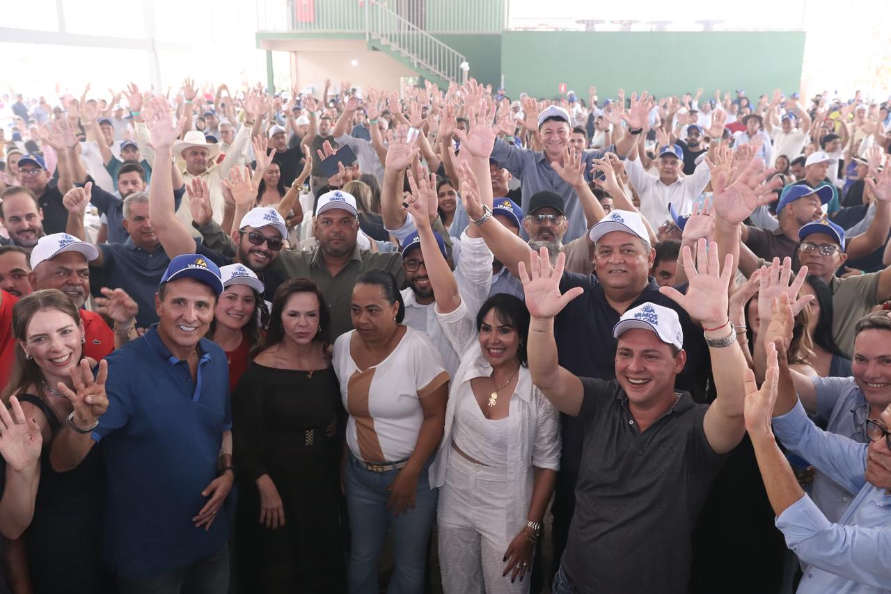 Eduardo Gomes participa de encontro motociclístico e celebra aniversário da deputada Janad Valcari em Palmas Eduardo Gomes participa de encontro motociclístico e celebra aniversário da deputada Janad Valcari em Palmas