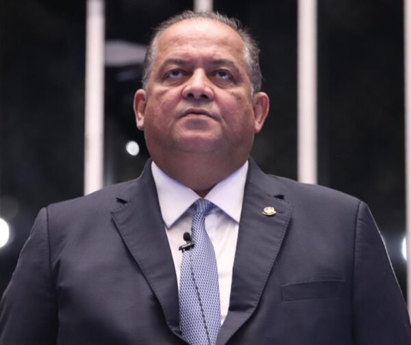 Vice-presidente do Senado, Eduardo Gomes preside sessão especial que celebra os 30 anos da TV Senado