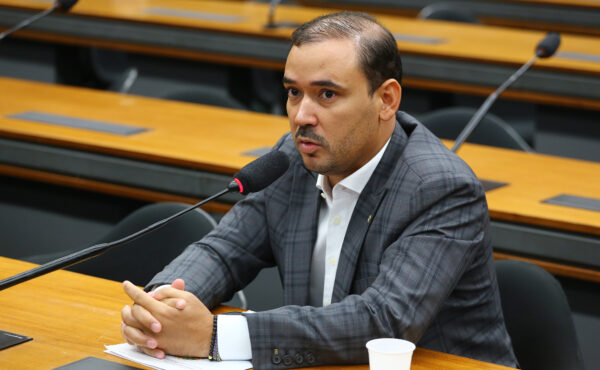 Vicentinho Júnior defende projetos aprovados na Câmara que ampliam proteção às mulheres e aumentam penas para agressores