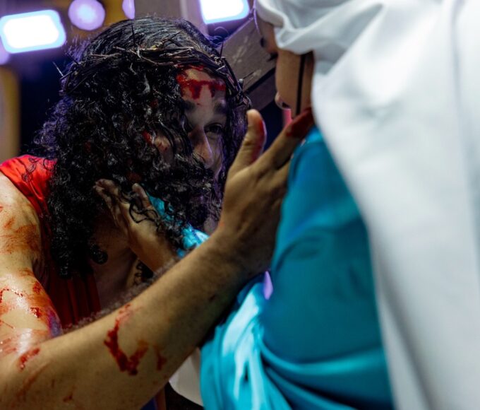 Encenação da Via Sacra reúne grande público e integra programação da Semana Santa em Paraíso